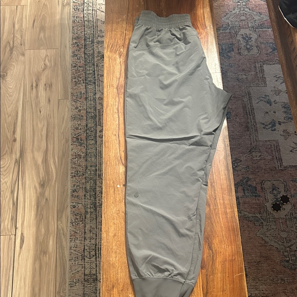 Women's Green Lululemon Jogger Pants